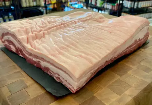 [1130] PORK BELLY SKIN ON